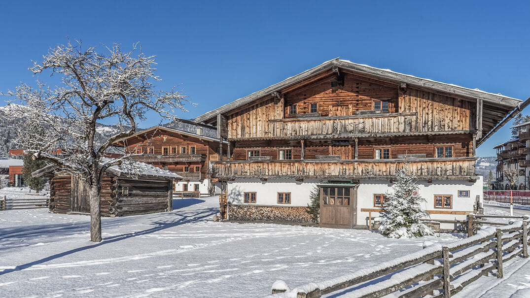 Heimatmuseum Achental - Sixenhof in Achenkirch am Achensee Eine Winteraufnahme vom Heimatmuseum Achental - Sixenhof, einem typischen Tiroler Bauernhof, wo man einen Einblick in das frühere Leben bekommt.
