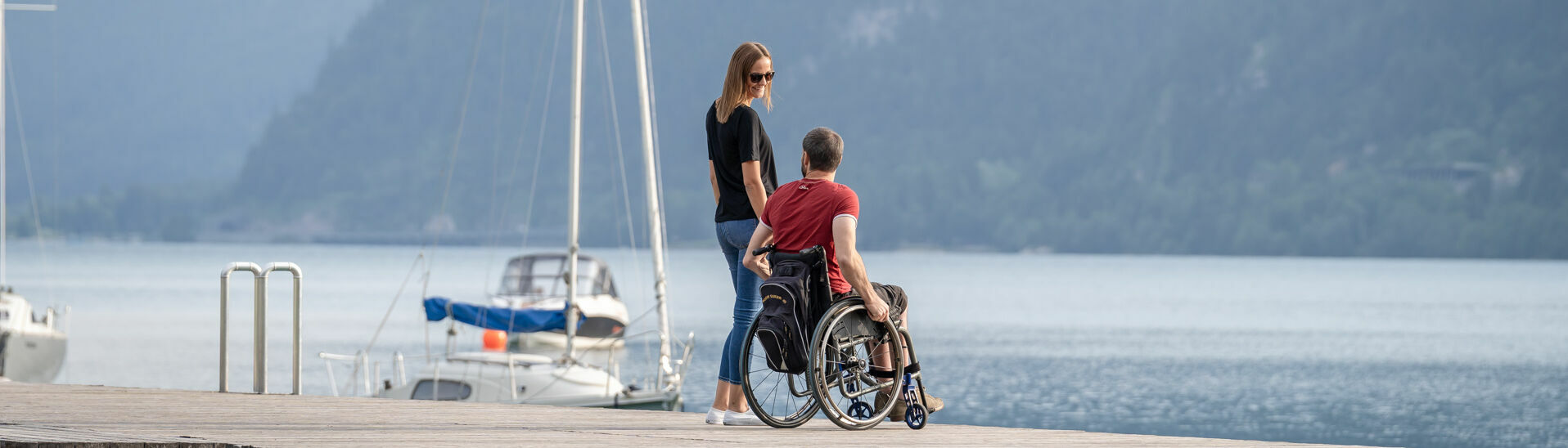 Accessible tourism at Lake Achensee Barrier-free access to the lakeshore promenade at Lake Achensee.