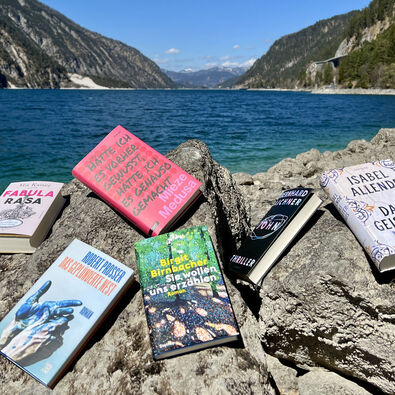 Im Zuge des Literaturfestivals „achensee.literatour“ wurden viele fesselnde Bücher vor einer atemberaubenden Kulisse in Szene gesetzt, begleitet vom malerischen Achensee.