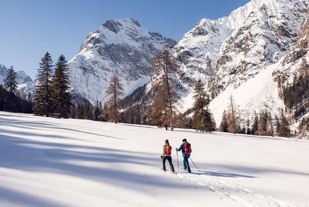 Snowshoeing in the Falzthurntal in the Nature Park Karwendel Explore the wintry scenery of the Falzturnthal in the Nature Park Karwendel on snowshoes.