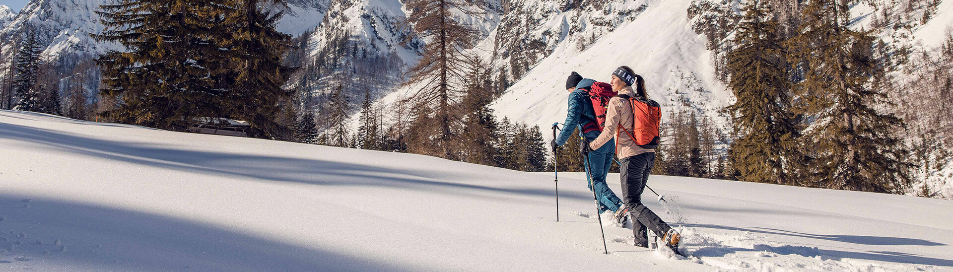 Mit den Schneeschuhen an den Füßen geht’s problemlos durch die Winterlandschaft des Falzthurntales im Naturpark Karwendel.