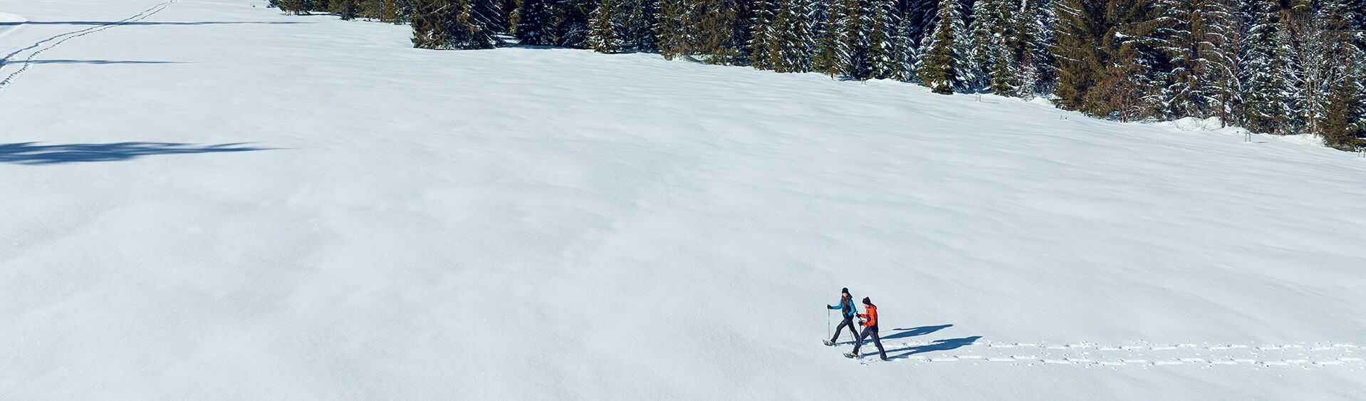 Mit den Schneeschuhen an den Füßen geht’s problemlos durch die Winterlandschaft des Naturparks Karwendel.