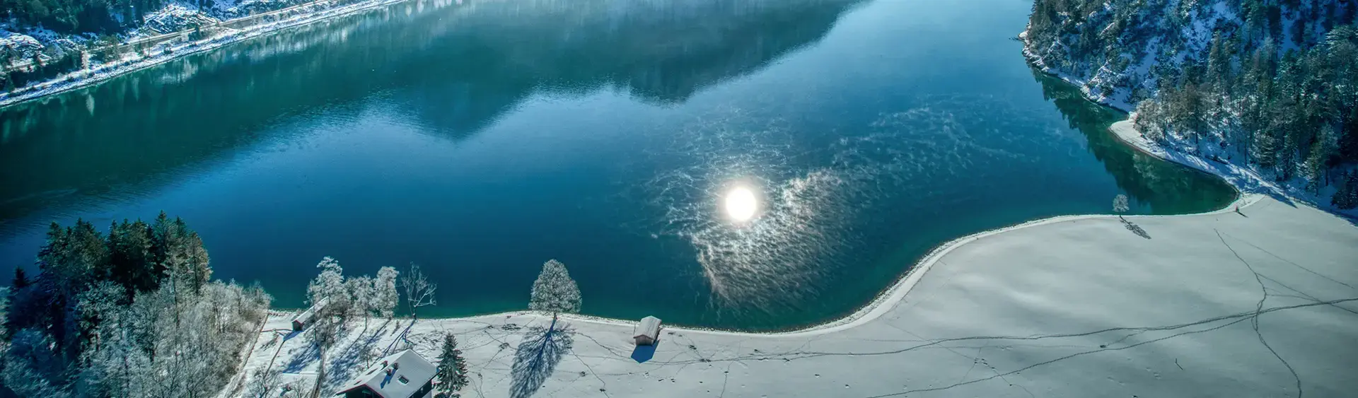 Ausblick von Achenkirch am Achensee Der Ausblick von Achenkirch am Achensee auf die Winterlandschaft der Region ist atemberaubend.