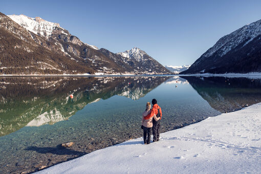 The Achensee region boasts over 150 kilometres of cleared winter walks, offering hiking opportunities in stunning winter scenery and beautiful views of Lake Achensee.