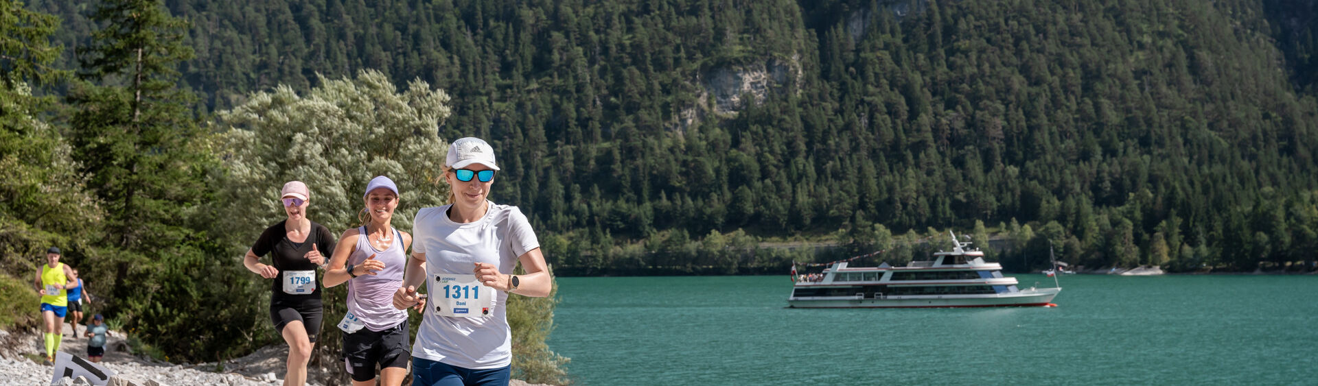 The participants of the Achensee Run are rewarded with breathtaking panoramic views of the lake.