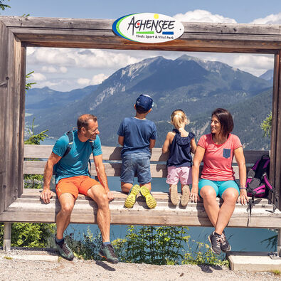 Sommerzeit ist Familienzeit - Die Landschaft am Zwölferkopf im Karwendelgebirge lädt zu einem Familienausflug ein.