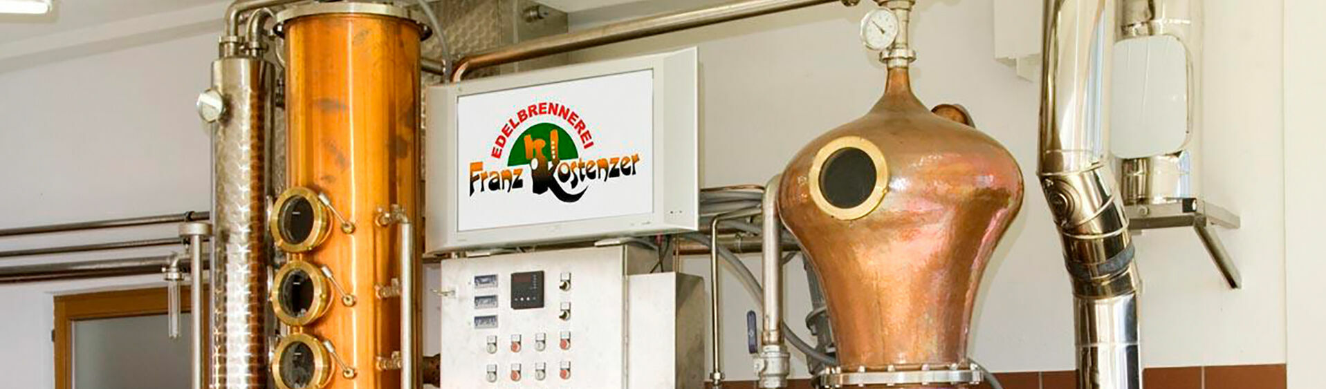 Diese hochwertige Destillieranlage wird für den Vorgang des Schnapsbrennens in der Edelbrennerei Kostenzer in Maurach benutzt.