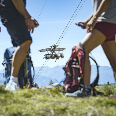 Mit dem AIRROFAN Skyglider kann man über die Berglandschaft der Region Achensee fliegen.