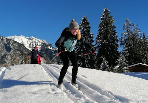 Platz im Langlaufcamp Eine Teilnehmerin des Langlaufcamps 2024 übt sich im klassischen Stil.