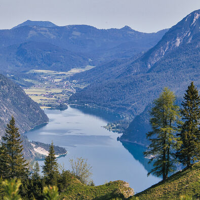 Der Bärenkopf, welcher sich im Naturpark Karwendel befindet, bietet einen unglaublichen Blick auf den Achensee und die Dörfer rundherum.