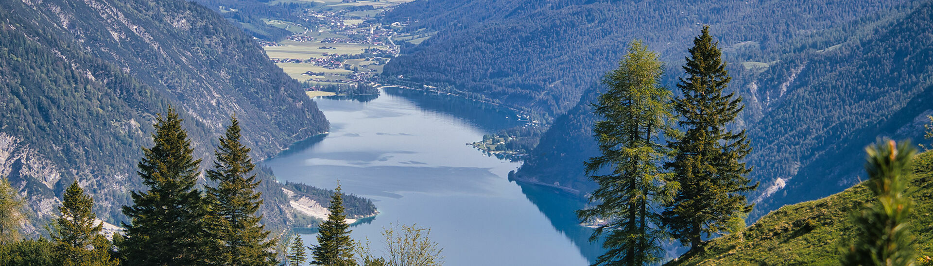 Der Bärenkopf, welcher sich im Naturpark Karwendel befindet, bietet einen unglaublichen Blick auf den Achensee und die Dörfer rundherum.