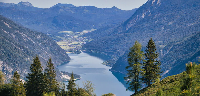 Der Bärenkopf, welcher sich im Naturpark Karwendel befindet, bietet einen unglaublichen Blick auf den Achensee und die Dörfer rundherum.