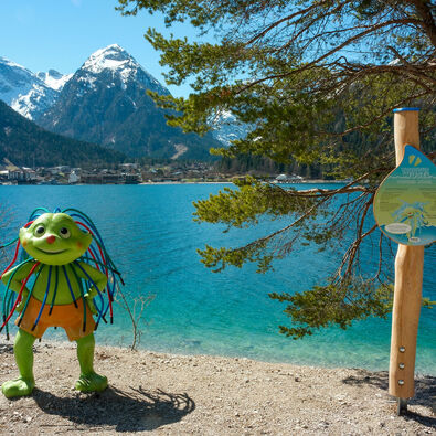 The Wusel Lake Trail along the lakeshore of Lake Achensee between Maurach and Achenkirch is a fantastic outdoor adventure playground for children.