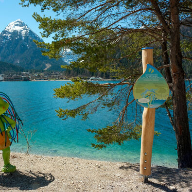Der Wusel-Seeweg am Ufer des Achensees zwischen Maurach und Achenkirch ist ein Outdoor-Paradies für Kinder.