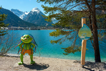 Der Wusel-Seeweg am Ufer des Achensees zwischen Maurach und Achenkirch ist ein Outdoor-Paradies für Kinder.