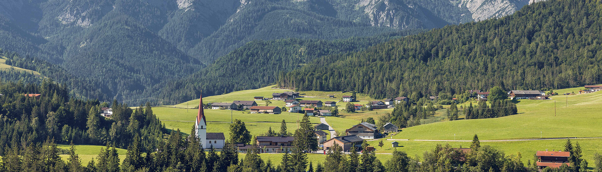 The idyllic village of Steinberg am Rofan is located 10 kilometres from Lake Achensee at an elevation of 1015 metres above sea level.