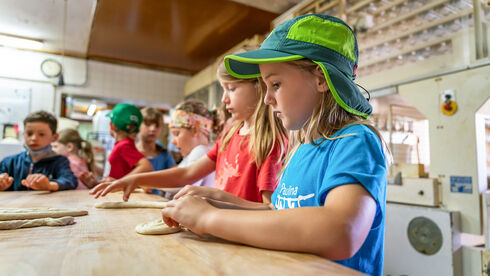 kinderprogramm-baeckerei-adler-achensee-3.jpg