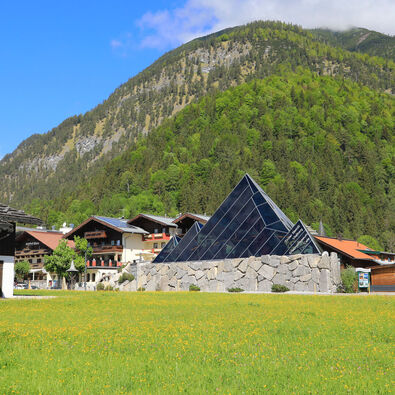 Tiroler Steinöl Vitalberg in Pertisau am Achensee Der Tiroler Steinöl Vitalberg in Pertisau am Achensee ist ein Ausflugsziel für Groß und Klein.