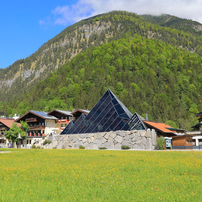 Der Tiroler Steinöl Vitalberg in Pertisau am Achensee ist ein Ausflugsziel für Groß und Klein.