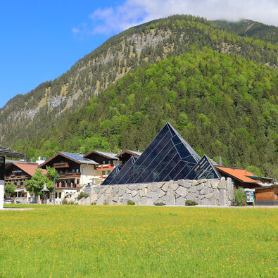 Der Tiroler Steinöl Vitalberg in Pertisau am Achensee ist ein Ausflugsziel für Groß und Klein.