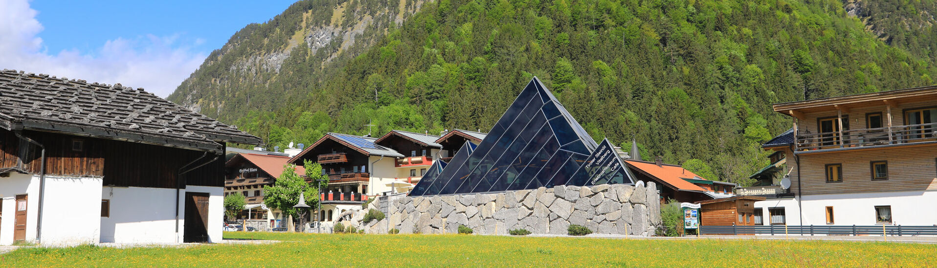 Tiroler Steinöl Vitalberg in Pertisau am Achensee Der Tiroler Steinöl Vitalberg in Pertisau am Achensee ist ein Ausflugsziel für Groß und Klein.