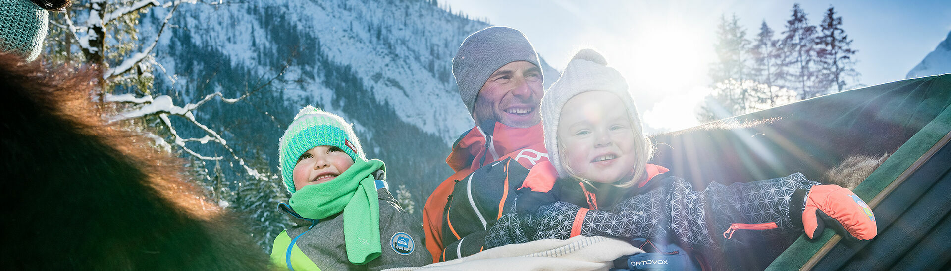 Horse-drawn sleigh rides are a great way to discover the surroundings of Lake Achensee. A tour into the snow-covered Karwendel valleys is a memorable experience for the whole family. 