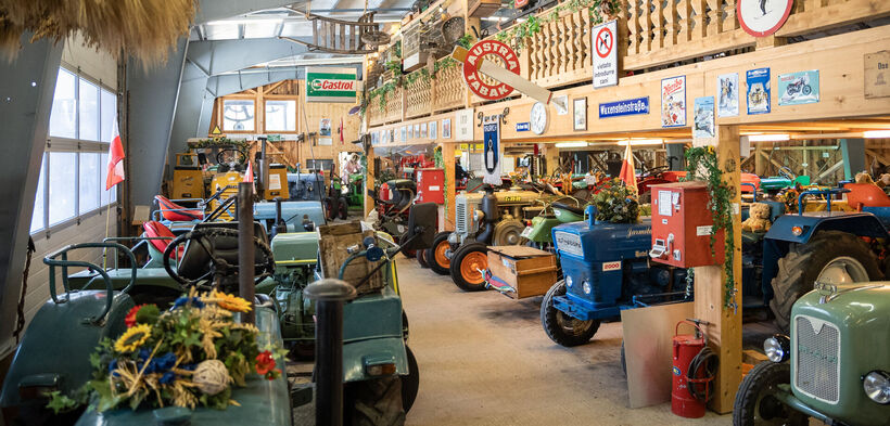 Die Oldtimer-Traktorenausstellung in der Achenseer Museums- und Erlebniswelt in Maurach am Achensee.