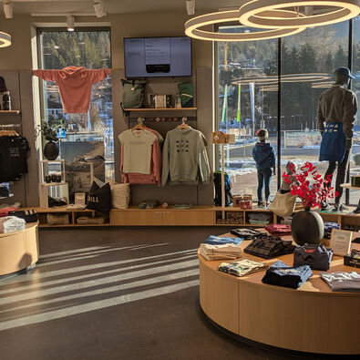 Der Atoll Achensee SHOP in Maurach am Achensee bietet ein breites Sortiment.