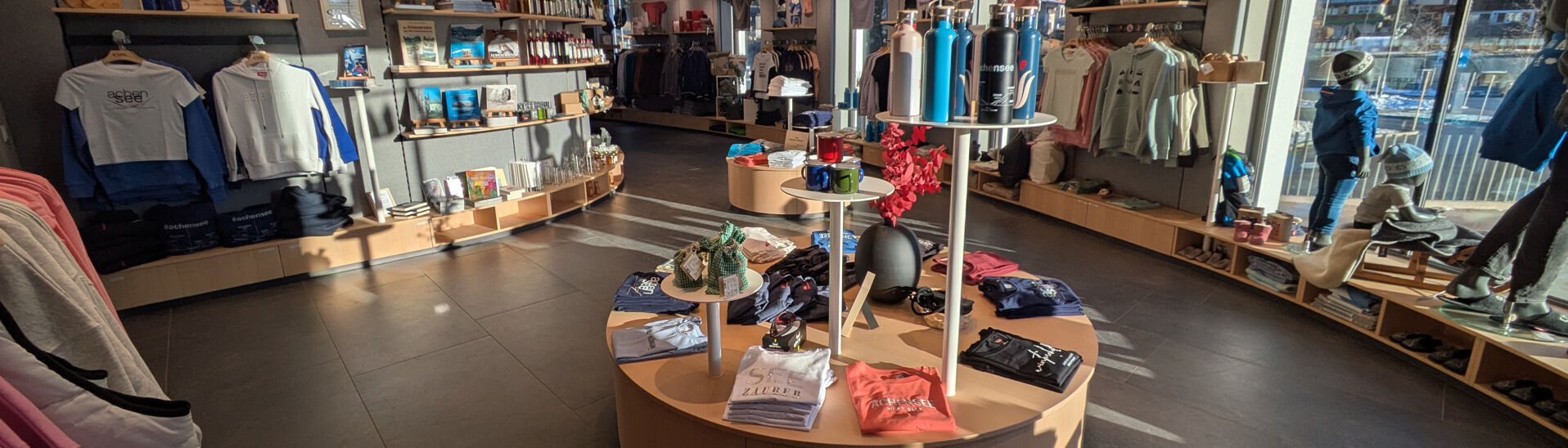 Atoll Achensee SHOP in Maurach am Achensee The Atoll Achensee SHOP sells a wide range of products.