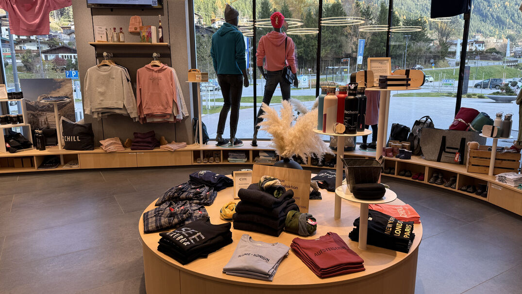 Atoll Achensee SHOP in Maurach Der Atoll Achensee SHOP in Maurach am Achensee bietet ein breites Sortiment.