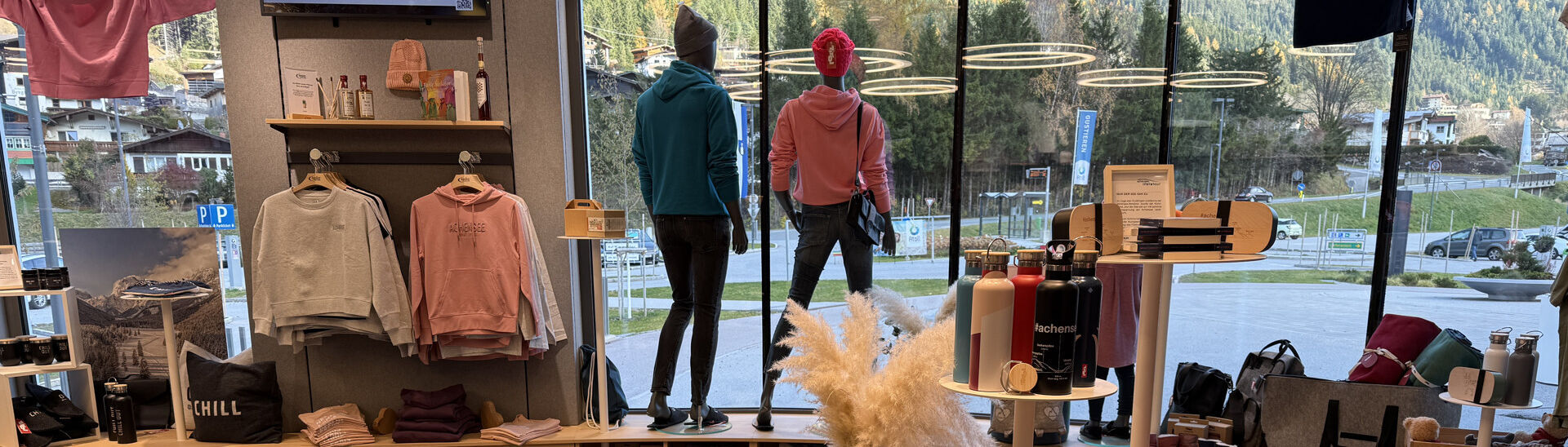 Der Atoll Achensee SHOP in Maurach am Achensee bietet ein breites Sortiment.