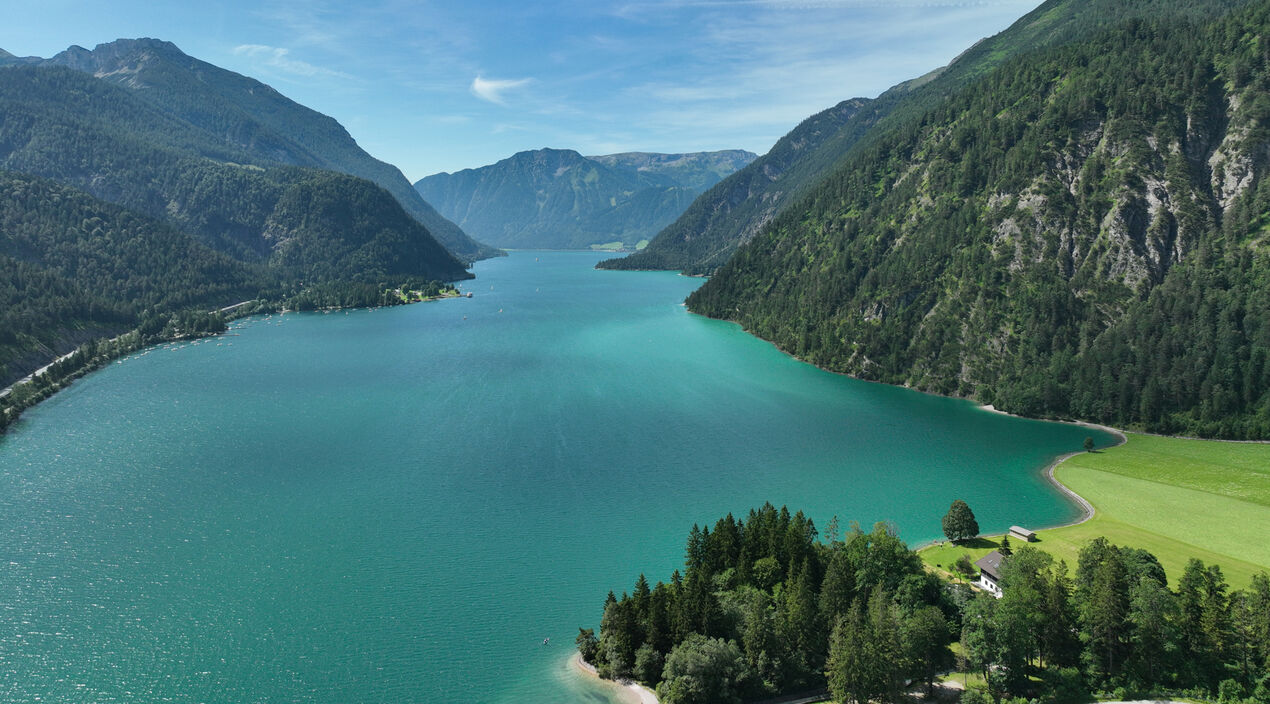 Blick auf den Achensee Der Blick von Achenkirch am Achensee auf das Tiroler Meer.