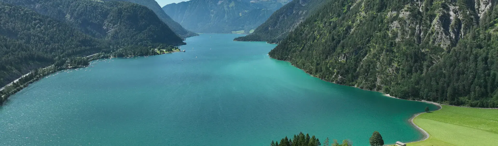 Blick auf den Achensee Der Blick von Achenkirch am Achensee auf das Tiroler Meer.