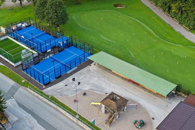 Padel-Platz in Pertisau Luftaufnahme der Padelplätze in Pertisau am Achensee.