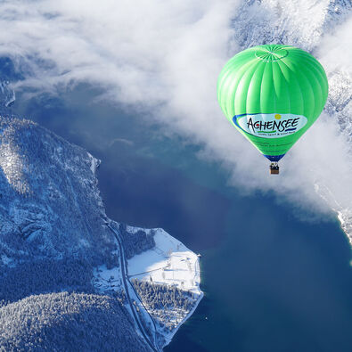 Mit dem Heißluftballon über die Winterlandschaft am Achensee schweben und die Region somit aus der Vogelperspektive erleben.