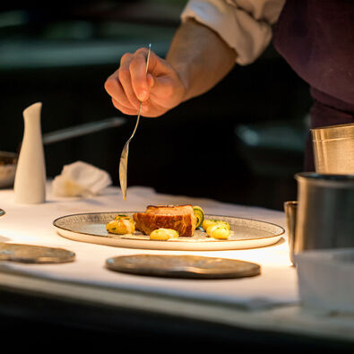 Die Kulinarik am Achensee ist ein Genuss für Gaumen & Seele. Hier ziert ein Fleischgericht das Bild.
