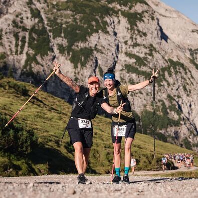 The participants on the event route of the legendary Karwendelmarsch 2024 in glorious weather.