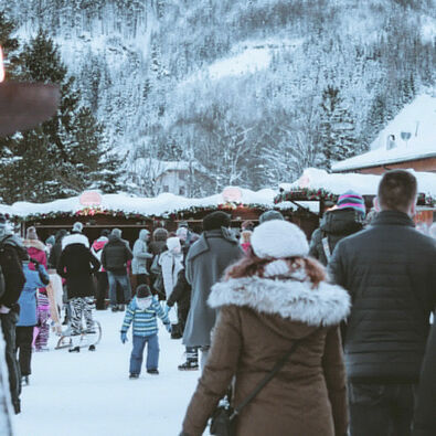 Achensee-Liebhaber genießen den Advents- und Weihnachtsmarkt am Achensee.