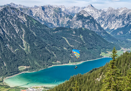 Am Achensee, der von Karwendel- und Rofangebirge umgeben ist, liegt eines der schönsten und besten Fluggebiete Österreichs. Ein beliebter Start ist dabei das Rofangebirge.