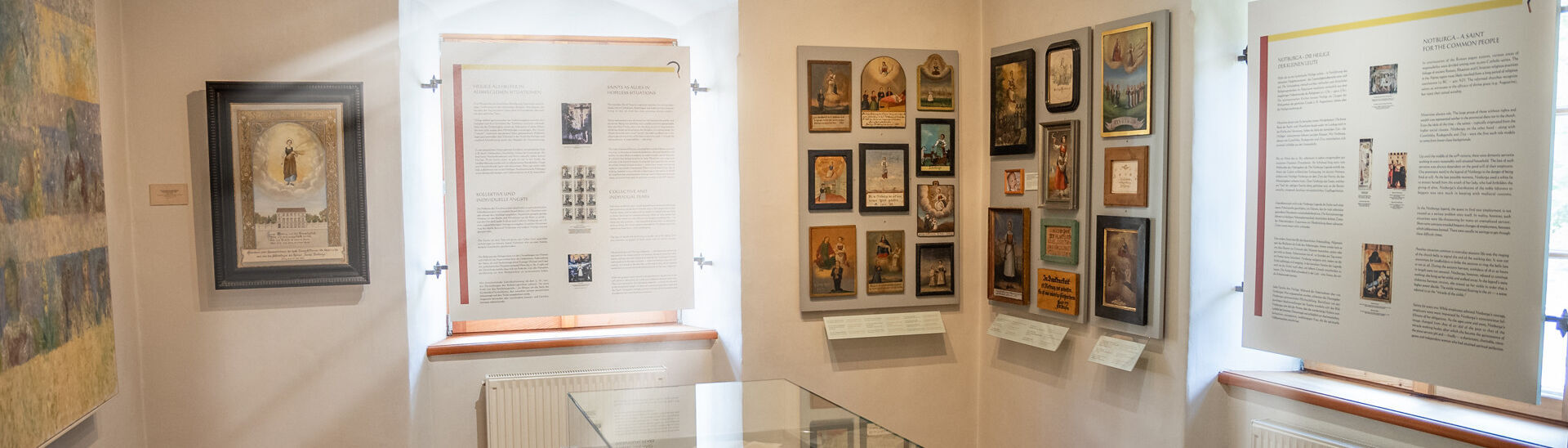 Neben den ältesten Dokumenten der Notburga-Verehrung sind im Notburga Museums in Eben auch Exponate barocker Kunst und Prozessionsgegenstände sehen.