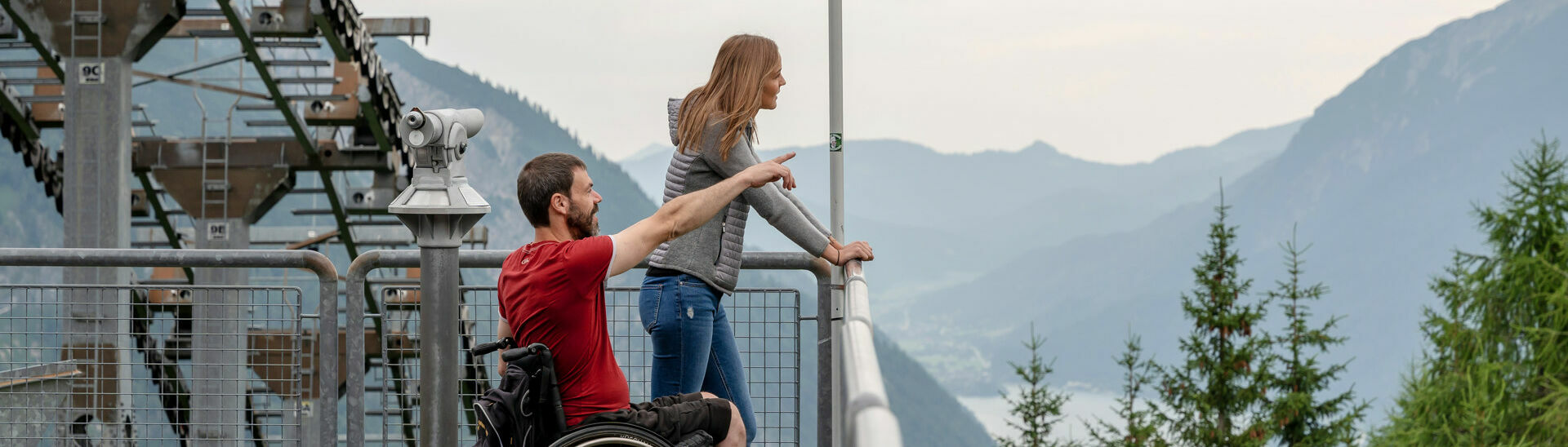 Barrierefreie Karwendel-Bergbahn The Karwendel mountain railroad enables wheelchair users to enjoy a carefree ride in the mountains. Two friends enjoy the view of the Achensee region from the Zwölferkopf.