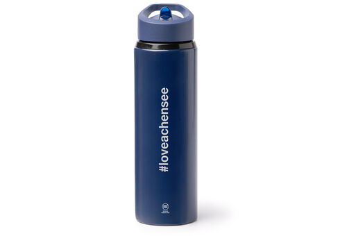 Achensee Trinkflasche Eine dunkelblaue Trinkflasche mit der Gravur „#loveachensee“. Die Flasche hat einen praktischen Deckel und ist schlank gestaltet.