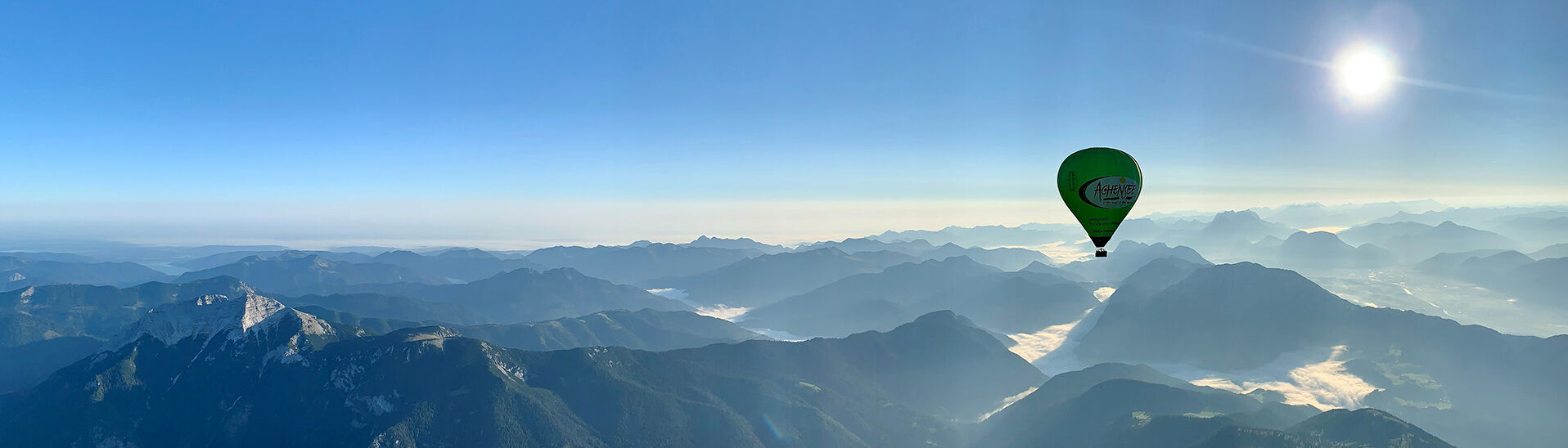 Mit dem Achensee Heißluftballon durch den Sommerhimmel schweben.