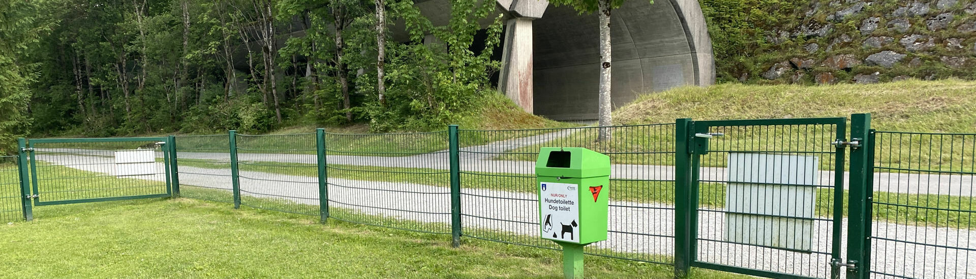 A dog toilet at the dog-friendly beach in Pertisau am Achensee.}