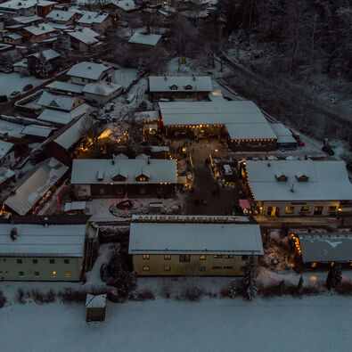 The peaceful, snow-covered Achensee Museum World in Maurach provides the festive setting for the Museum Christmas.