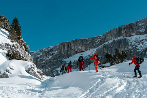 Participants at the ski touring camp in the Rofan on Lake Achensee.