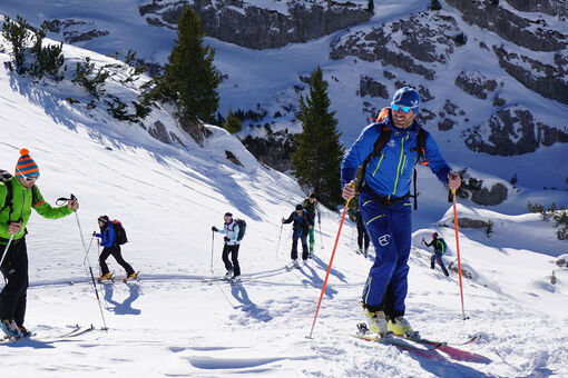Eine Skitour inmitten der Winterlandschaft des Rofangebirges ist ein besonderes Erlebnis.
