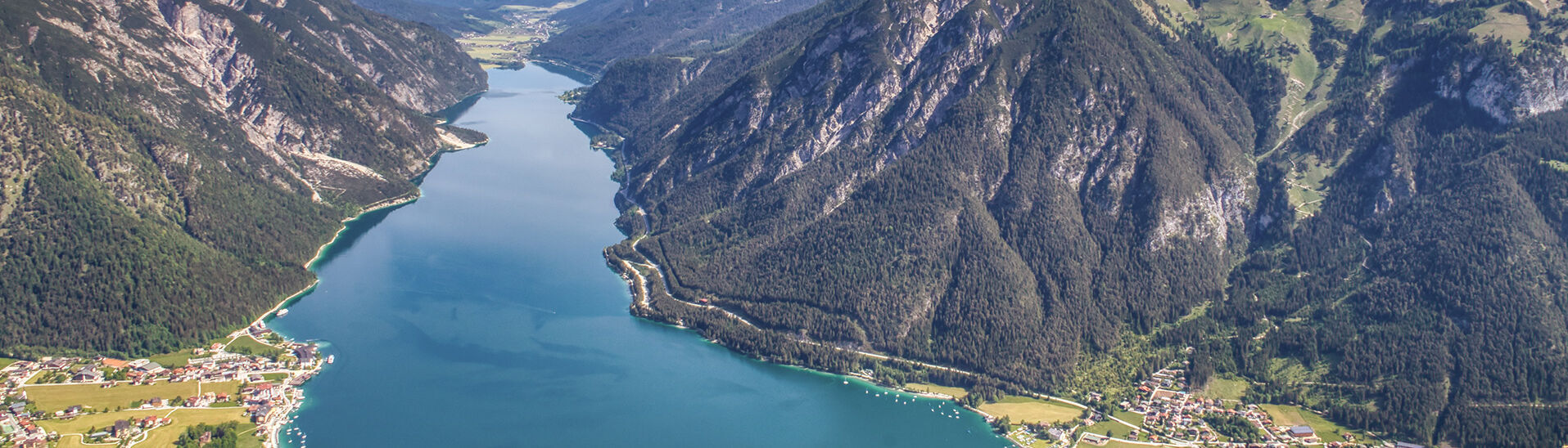 Ausblick auf den Achense Der Bärenkopf, welcher sich im Naturpark Karwendel befindet, bietet einen unglaublichen Blick auf den Achensee und die Dörfer rundherum.