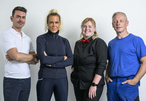 Group photo of a massage therapist, a riding instructor, a waitress and a cable car staff member of the Achensee region.
