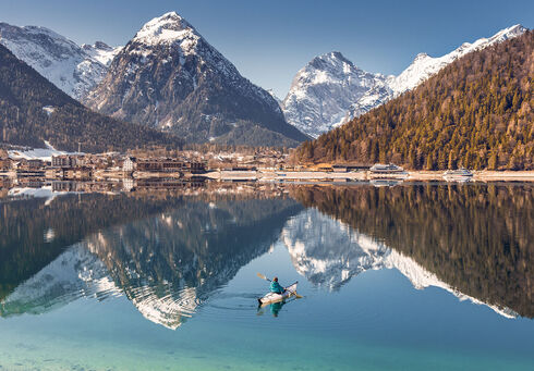 Kayaking on Lake Achensee is an excellent way to experience the stillness of winter.